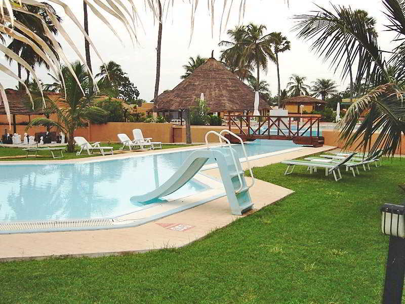Sunbeach Hotel & Resort Bakau エクステリア 写真