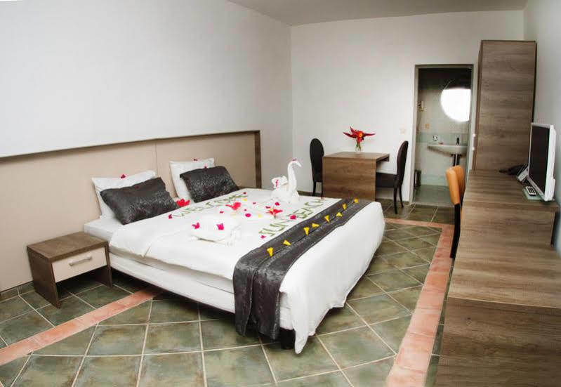 Sunbeach Hotel & Resort Bakau エクステリア 写真