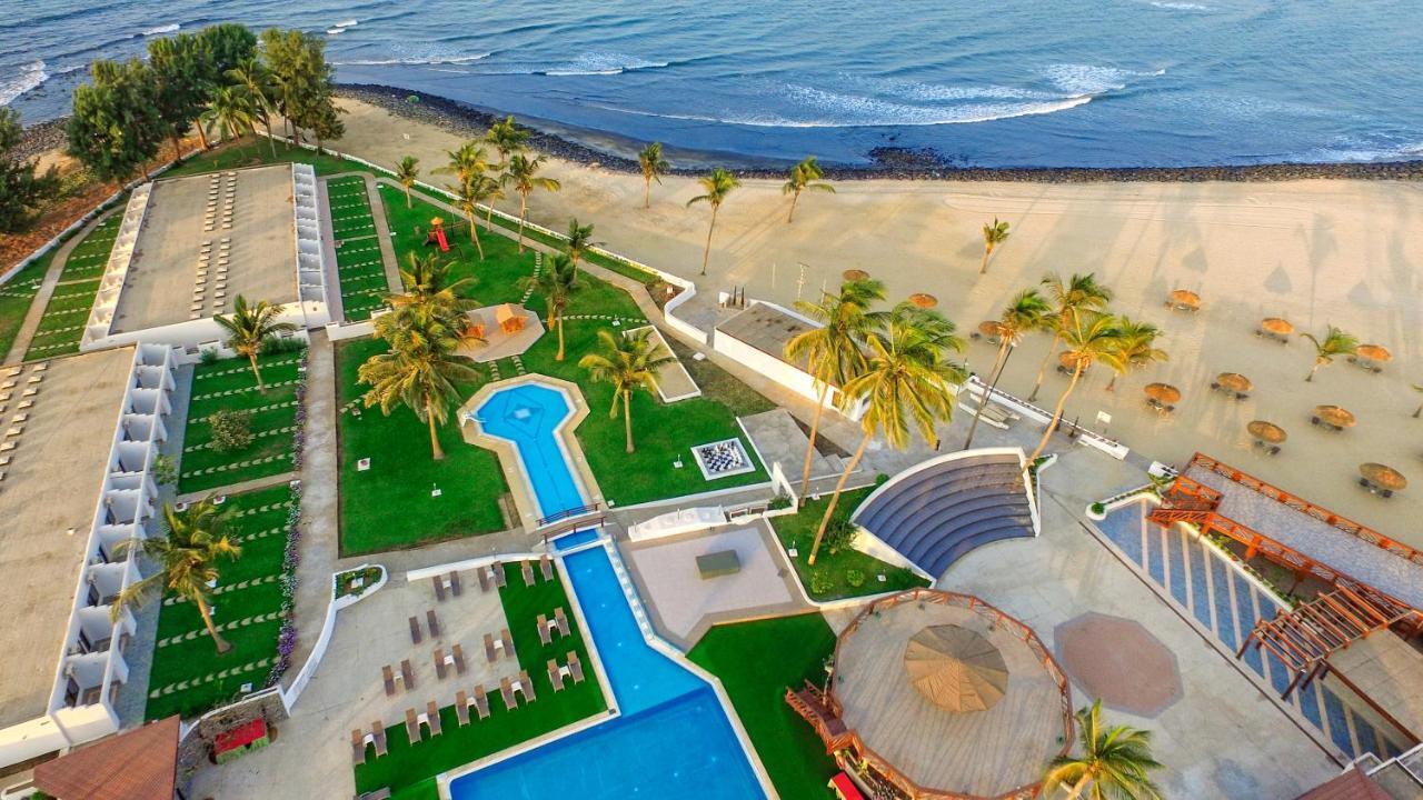 Sunbeach Hotel & Resort Bakau エクステリア 写真