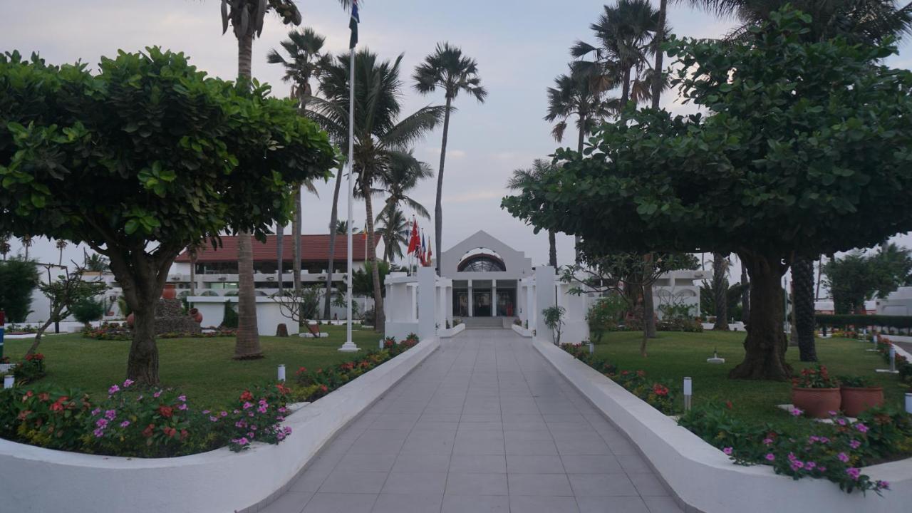 Sunbeach Hotel & Resort Bakau エクステリア 写真
