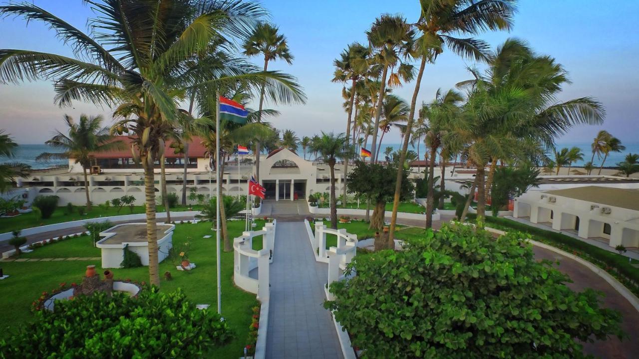 Sunbeach Hotel & Resort Bakau エクステリア 写真