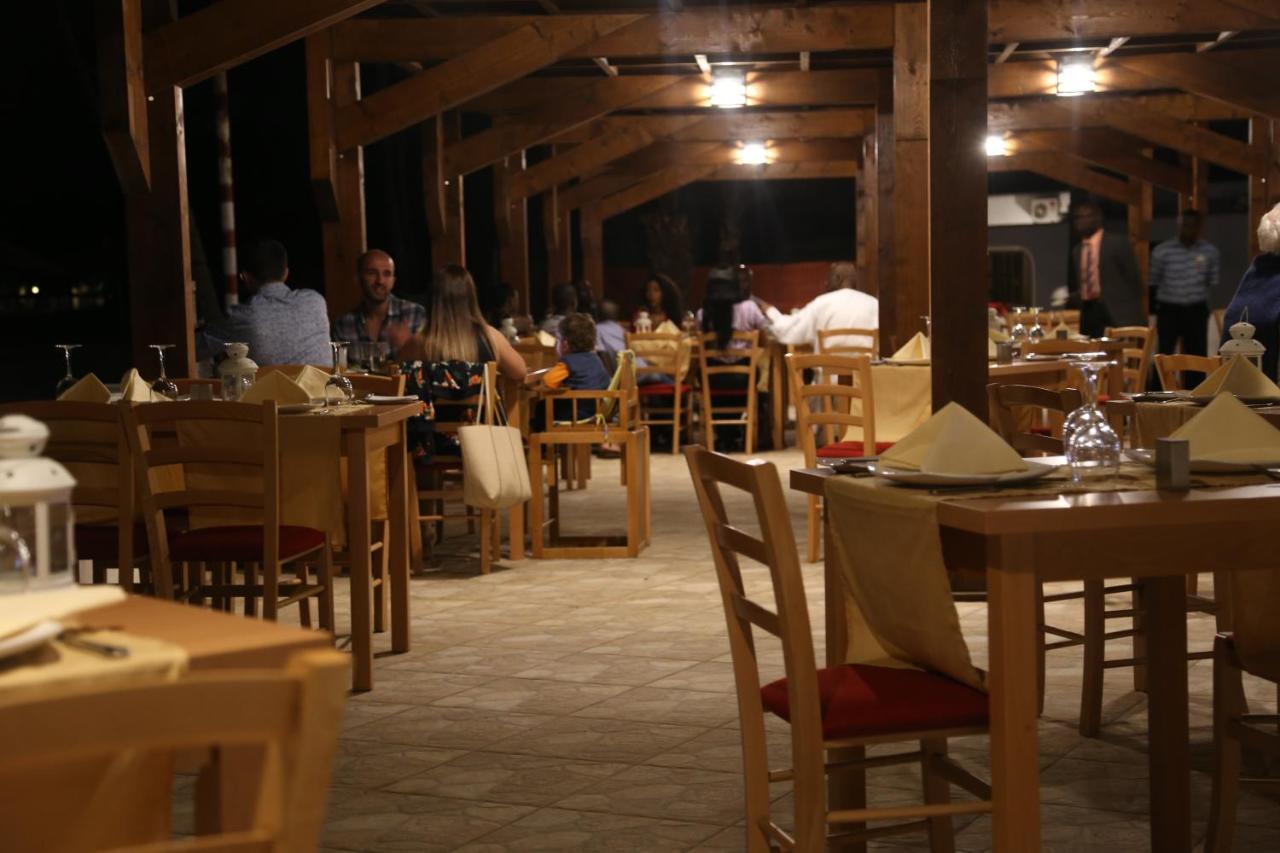 Sunbeach Hotel & Resort Bakau エクステリア 写真