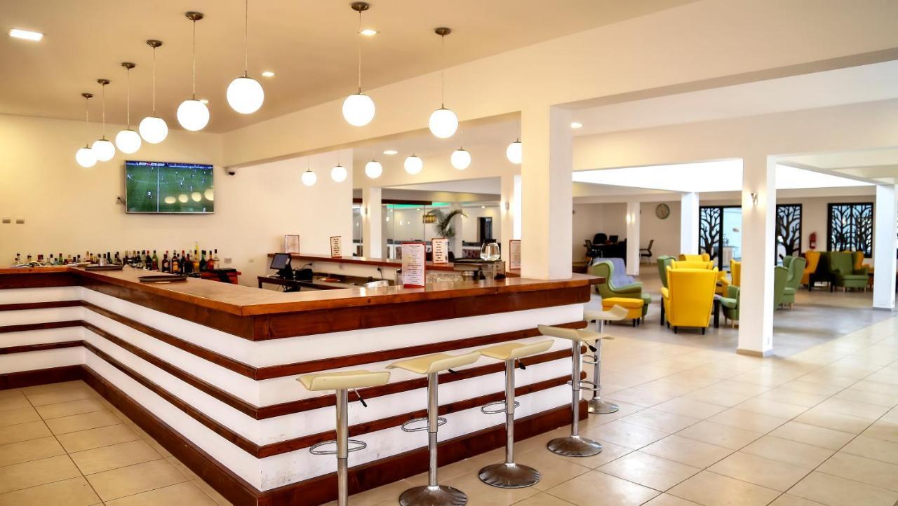 Sunbeach Hotel & Resort Bakau エクステリア 写真