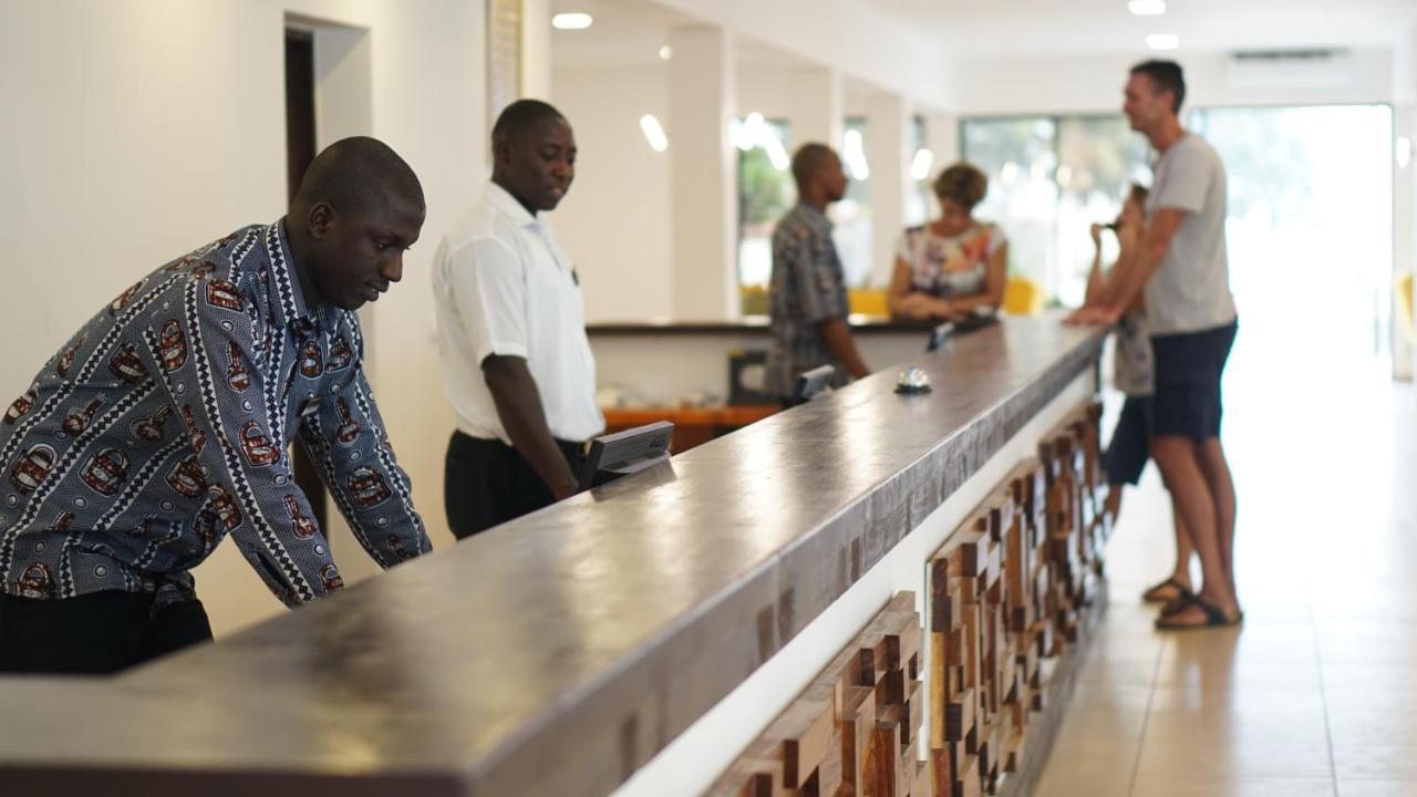 Sunbeach Hotel & Resort Bakau エクステリア 写真